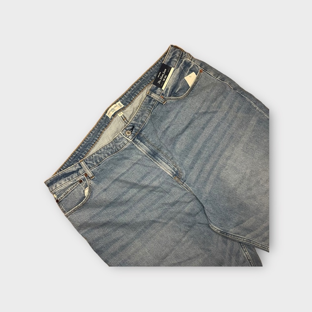 Abercrombie & Fitch Curve Love High Rise The Mom Medium Wash Jeans - Picture 3 of 5